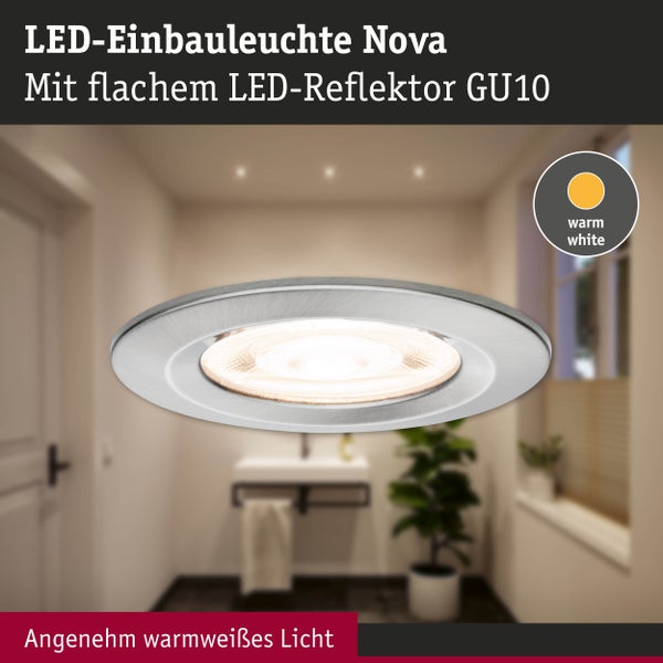 Runde LED-Einbauleuchte Nova mit flachem LED-Reflektor GU10 und warmweißem Licht in einem hellen Badezimmer.