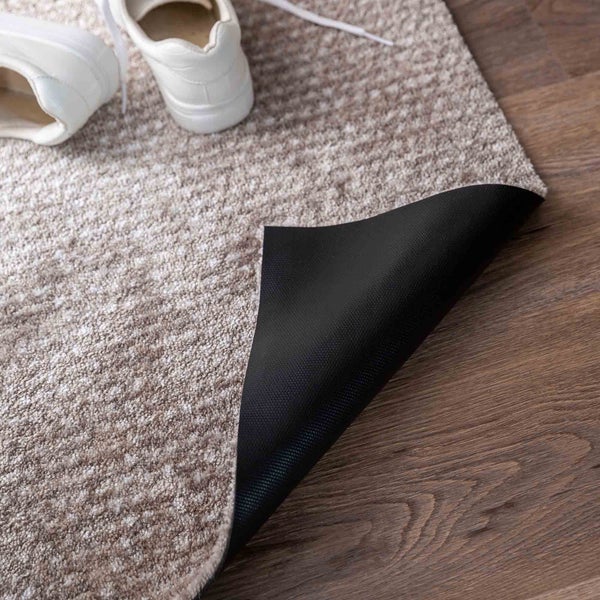 Fußmatte mit rutschfester Rückseite und Schuhen