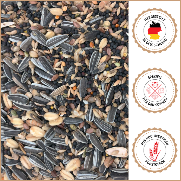 Sommermischung Vogelfutter mit Sonnenblumenkernen, Getreide und Rapssamen. Hergestellt in Deutschland. Speziell für den Sommer. Aus hochwertigen Rohstoffen.