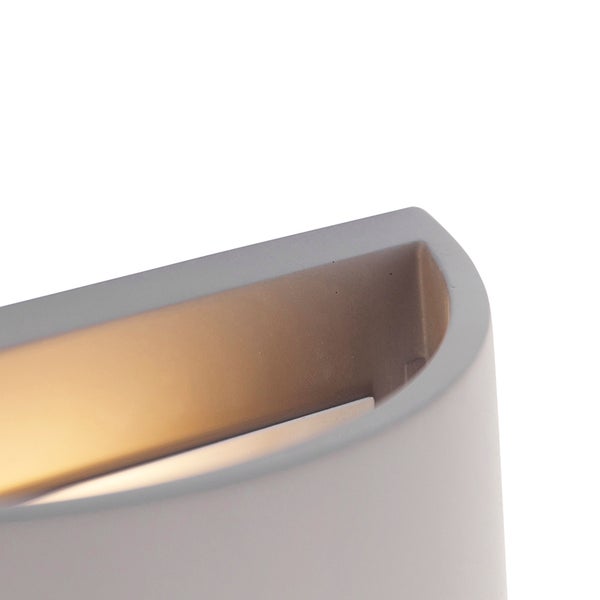 Detailaufnahme einer grauen Wandleuchte