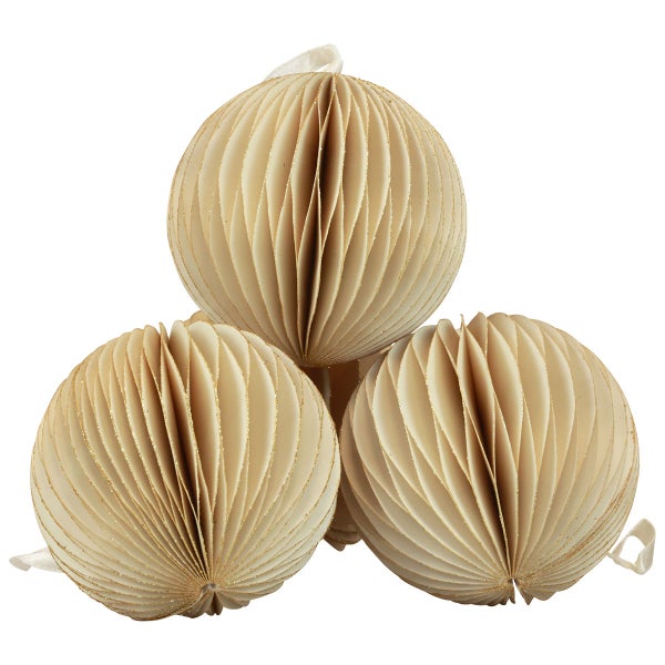 Drei Papierkugeln mit Aufhänger für die Weihnachtsdekoration