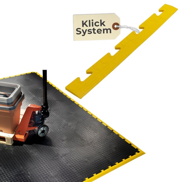 Gelbe Auffahrrampe aus PVC mit Klick-System für Industrie-Bodenplatten, Hubwagen auf schwarzem Noppenboden.