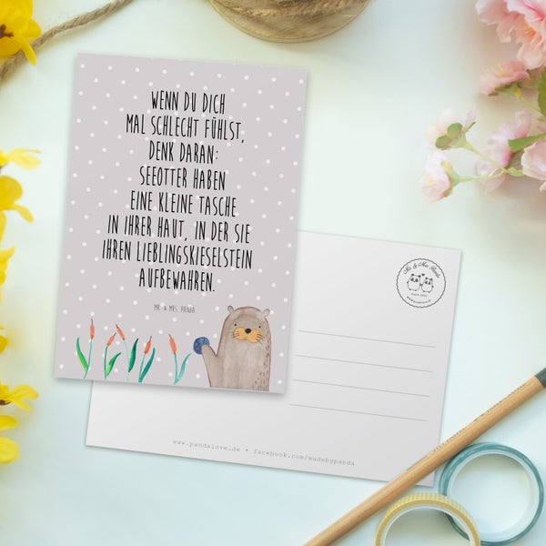 Mr. & Mrs. Panda Postkarte Otter Stein - Grau Pastell