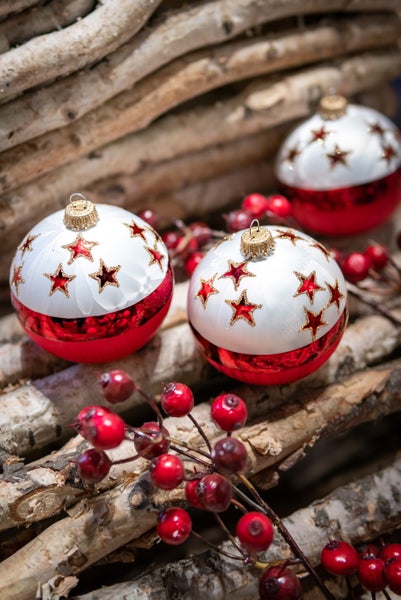 Eisweiß/Rot 8cm Glaskugel mit roten Sternen (6 Stück), 6 Stck., Weihnachtsbaumkugeln, Christbaumschmuck, Weihnachtsbaumanhänger