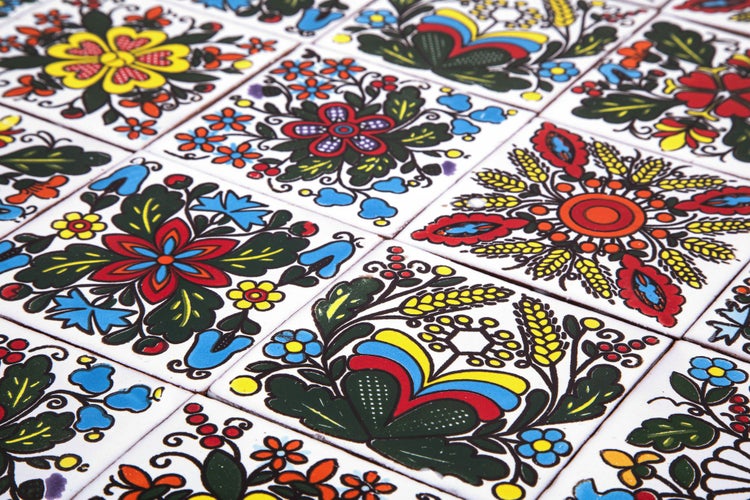 Fliesen mit floralen Mustern