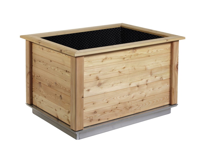 Hochbeet aus Holz mit einem Sockel aus Metall und schwarzer Noppenfolie an der Innenseite.