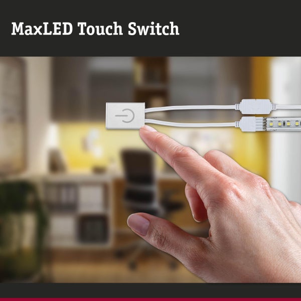 MaxLED Touch Schalter für LED Streifen, betätigt durch einen Finger in einem hellen Raum.