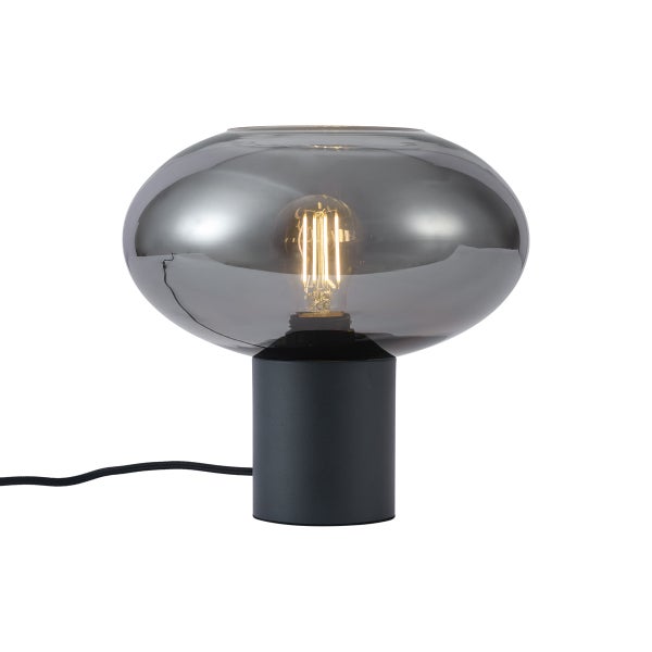 Moderne Tischleuchte mit schwarzem zylindrischem Sockel und ovalem Schirm aus grauem Rauchglas inklusive sichtbarem Leuchtmittel.