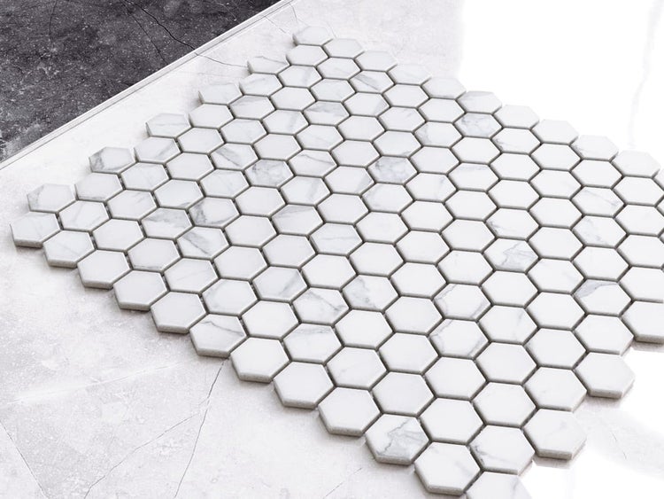Keramikmosaik auf Netz für Bad oder Küche 30cm x 26xcm - Marble Hive