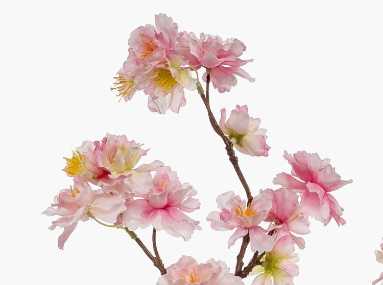 Künstlicher Kirschblütenzweig mit rosafarbenen Blüten und dunkelbraunen Ästen.