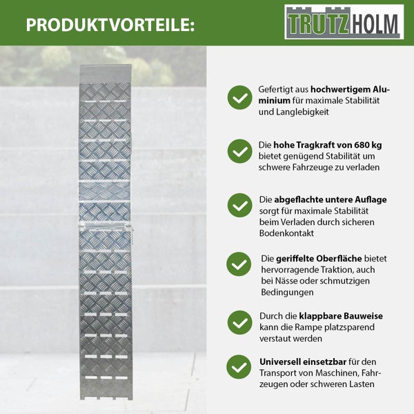 Trutzholm Logo. Zusammengeklappte Aluminium-Auffahrrampe mit geriffelter Oberfläche.