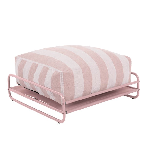 Gestreifter Sitzpouf mit Metallgestell in Rosa.