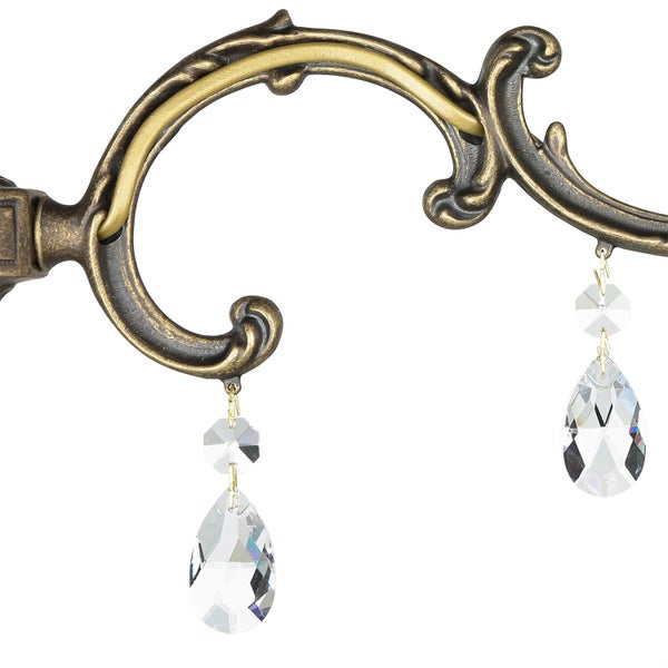 Kronleuchter Detail mit Kristallanhängern