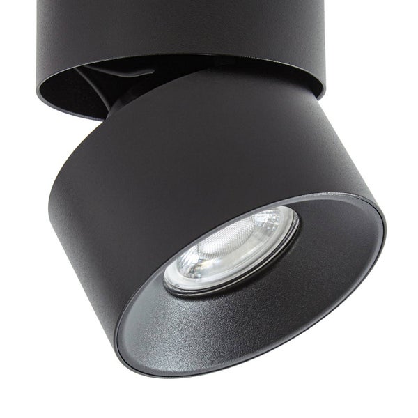 Schwenkbarer Deckenstrahler aus Metall mit LED Leuchtmittel