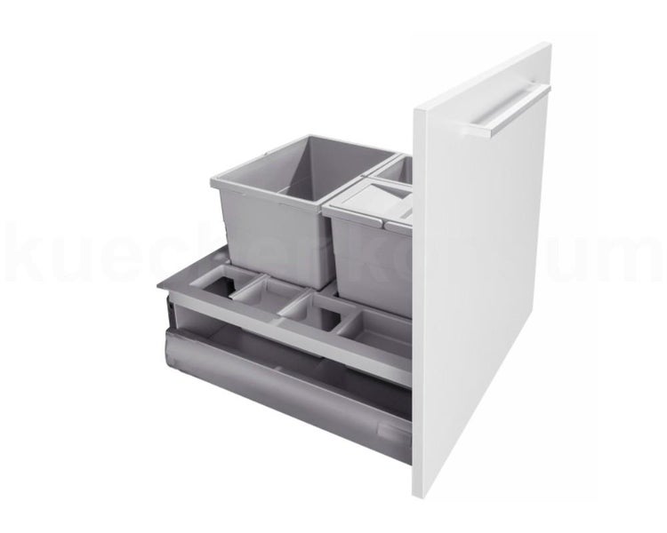 Mülltrennsystem für Küchenunterschränke mit grauen Kunststoffbehältern und weißer Frontblende mit Griff.