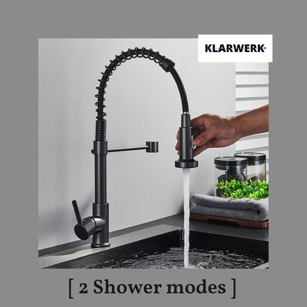 Küchenarmatur mit Spiralfeder und ausziehbarer Brause in Schwarz, zwei Strahlarten, Klarwerk Logo.
