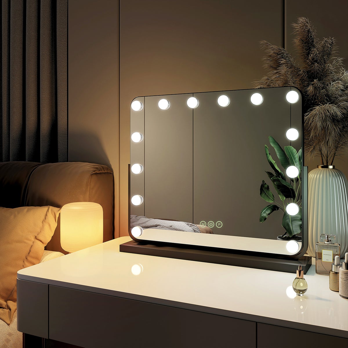 EMKE Kosmetikspiegel Hollywood Spiegel mit Beleuchtung 360 ° Drehbar Tischspiegel 3 Farbe Licht,14 Dimmbaren LED-Leuchtmitteln,Speicherfunktion,7 x Vergrößerungsspiegel,Schwarz,60 x 52 cm