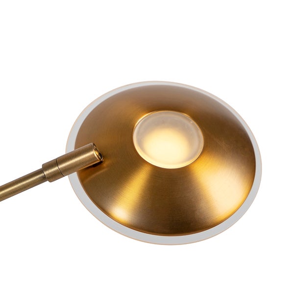 Nahaufnahme einer goldenen Lampe mit runder Form und LED-Licht