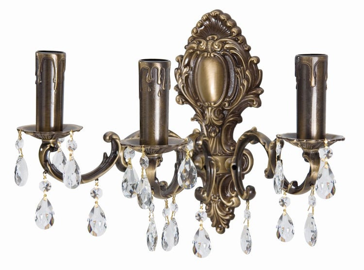 Wandleuchte mit drei Armen und Kristallanhängern