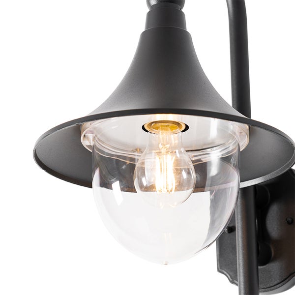 Schwarze Außenwandleuchte aus Metall mit klarem Glasdom und sichtbarem Leuchtmittel.