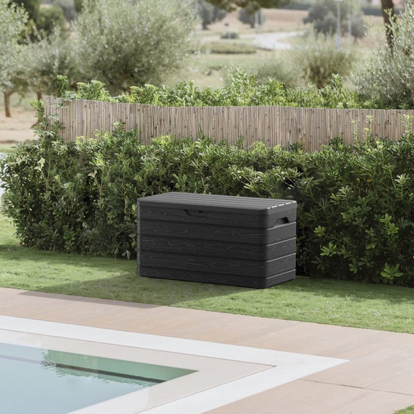 Garten Szene mit schwarzer Gartenbox aus Kunststoff