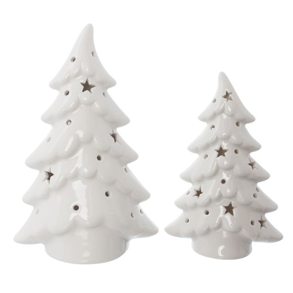 Zwei dekorative Weihnachtsbäume aus Keramik mit Sternlöchern
