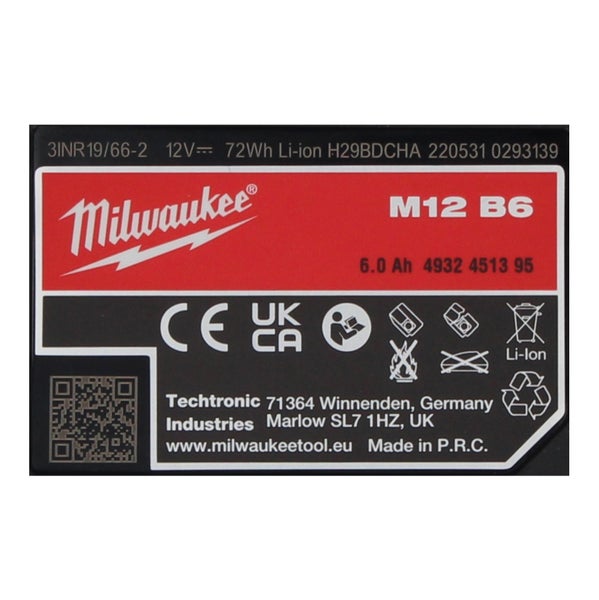 Milwaukee Logo, Modell M12 B6, 12 Volt Lithium-Ionen-Akku mit 6,0 Amperestunden und 72 Wattstunden. Mit CE- und UKCA-Kennzeichnung.