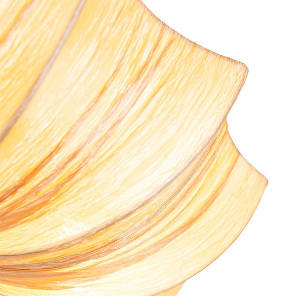 Detailansicht eines Lampenschirms mit einer strukturierten Oberfläche aus Stoff.