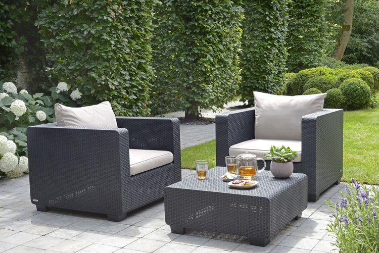 Allibert Salta Loungeset 4-teilig mit 2-Sitzer und Sessel inkl Kissen Sand - Rattanoptik Gartenmöbelset Wetterfest