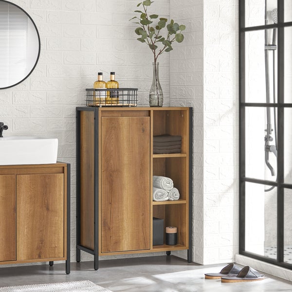 Badezimmer mit Waschtischunterschrank und Hochschrank in Holzoptik mit schwarzem Metallgestell