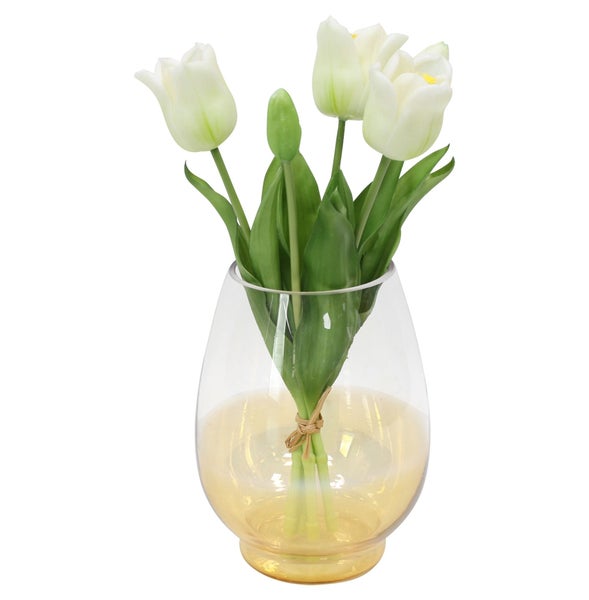 Kunsttulpen in einer bauchigen Glasvase mit beigem Boden