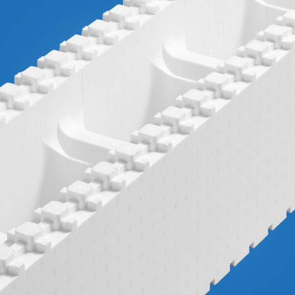 Ineinandergreifender Schalungsstein aus expandiertem Polystyrol zur Wärmedämmung und zum Betonieren von Wänden.