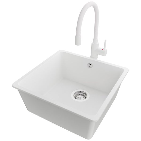 Spülbecken mit Armatur