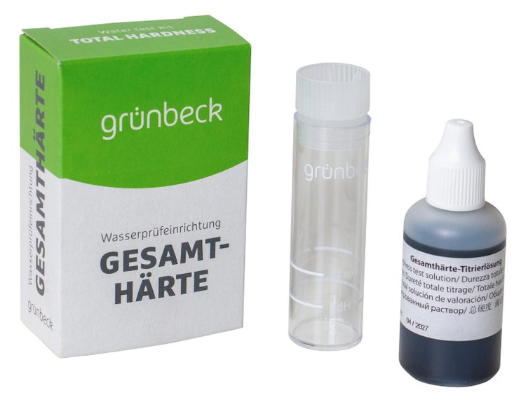 Grünbeck Wasserprüfeinrichtung zur Bestimmung der Gesamthärte mit Teströhrchen und Titrierlösung.
