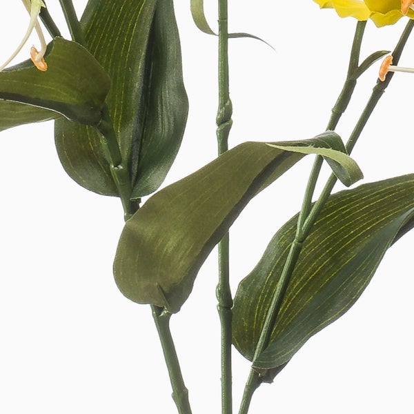 Detailansicht eines künstlichen Blauregens mit einem Stamm aus verschlungenen Echtholzzweigen, grünen Blättern und violetten Blüten.