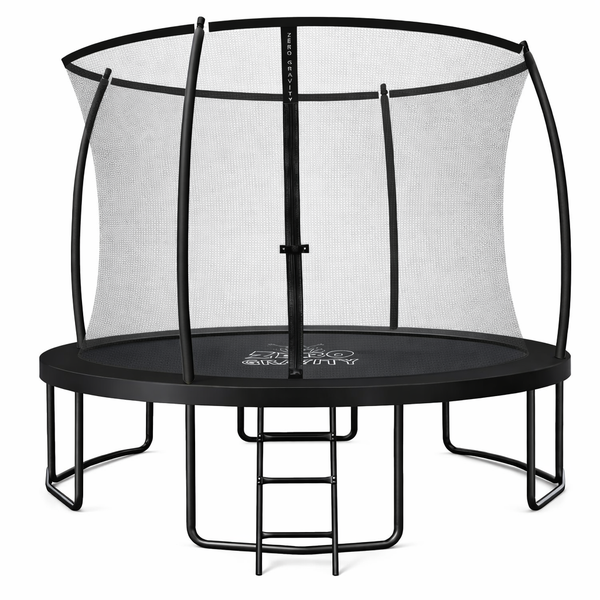 Schwarzes Gartentrampolin mit Sicherheitsnetz und Leiter