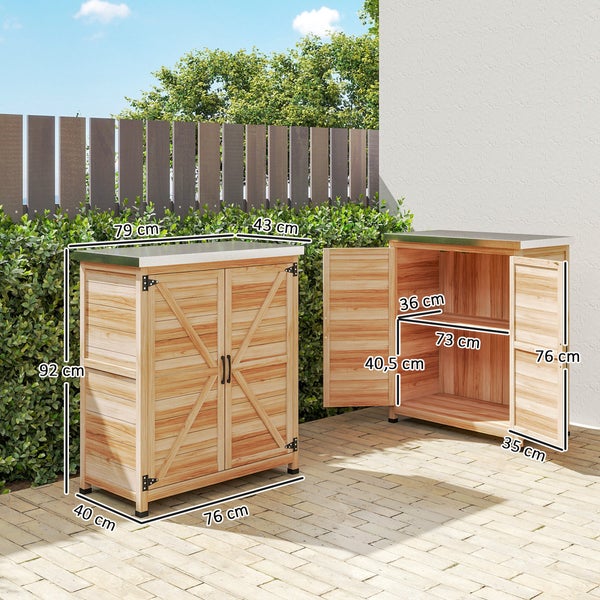 Hölzerner Gartenschrank mit zwei Türen und Metallplatte, geschlossen und offen dargestellt mit Abmessungen in Zentimetern.