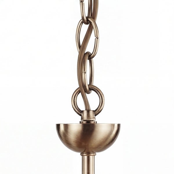 Detailansicht einer Pendelleuchte mit Kette und Baldachin