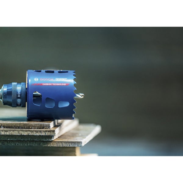 Bosch Expert Lochsäge mit Hartmetalltechnologie auf Holz