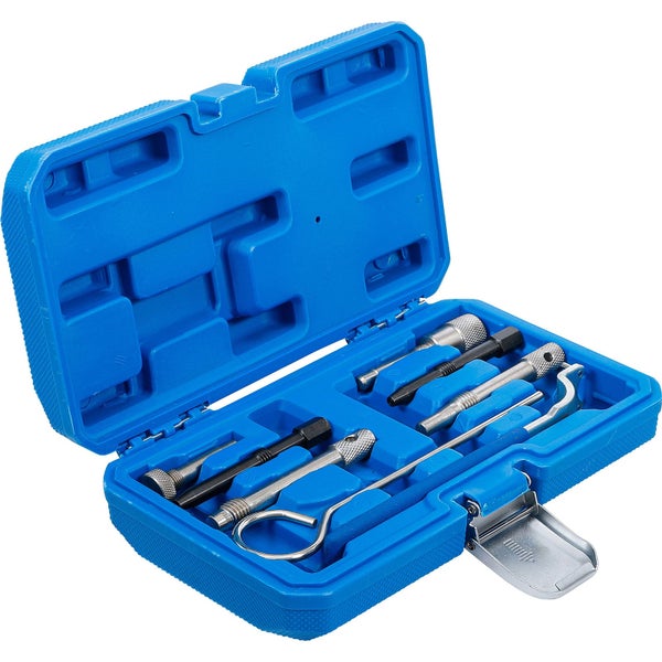 Werkzeugsatz für die Motorreparatur in blauem Koffer