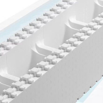 Schalungsstein aus expandiertem Polystyrol mit Verzahnungssystem für den Poolbau und Wandbau.