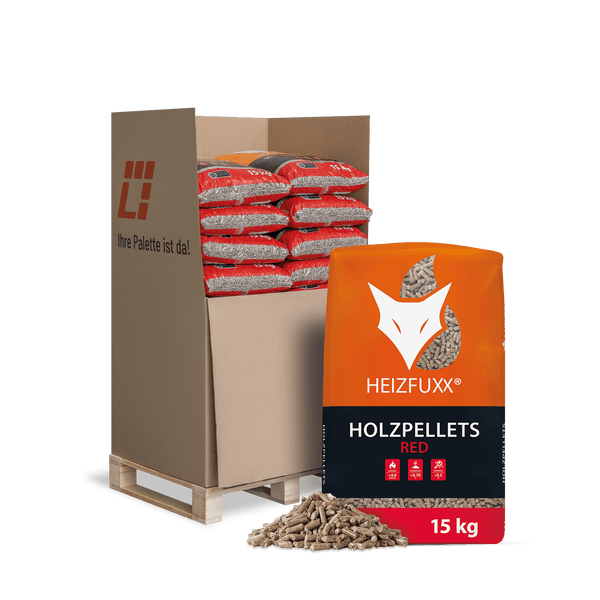 Heizfuxx Holzpellets, 15 Kilogramm Sack, Palette mit mehreren Säcken Holzpellets und ein kleiner Haufen loser Pellets im Vordergrund.