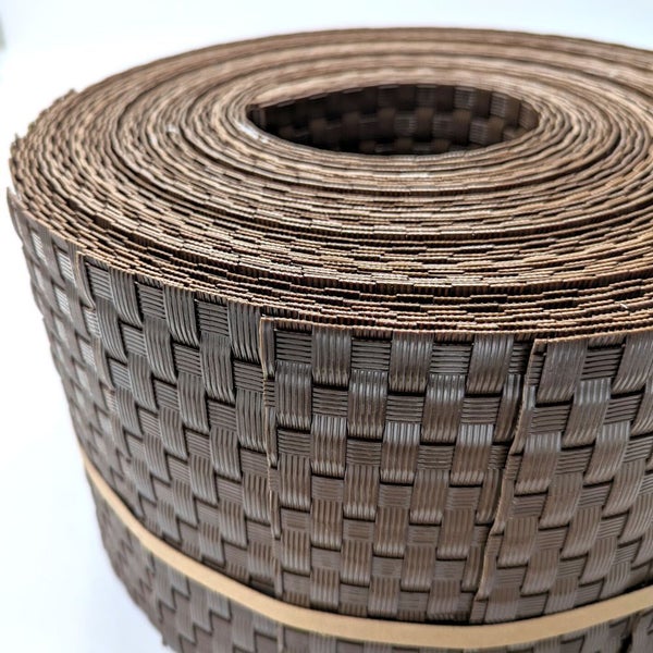 Rasenkantenrolle aus Kunststoff mit Flechtmuster