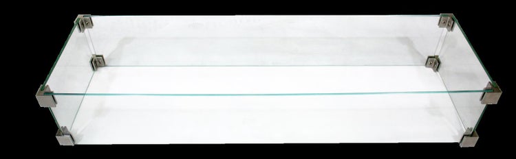 Rechteckiger Windschutz aus Glas für Feuertische mit Metallhalterungen.