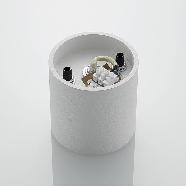 Innenansicht einer zylindrischen Deckenleuchte mit elektrischen Anschlüssen