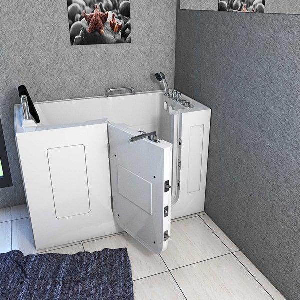 Begehbare Badewanne mit Tür in einem Badezimmer