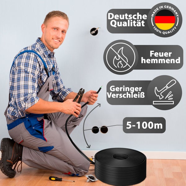 Elektriker installiert ein schwarzes Kabel an einer Wand. Symbole für deutsche Qualität, feuerhemmende Eigenschaften, geringen Verschleiß und Längen von 5 bis 100 Meter.