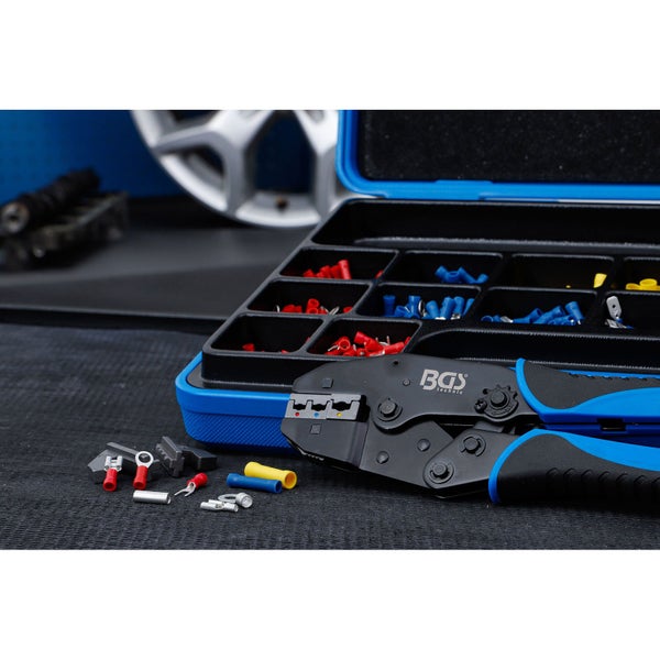 BGS Technic Crimpzange mit Kabelschuhen und Verbindern im Sortierkasten