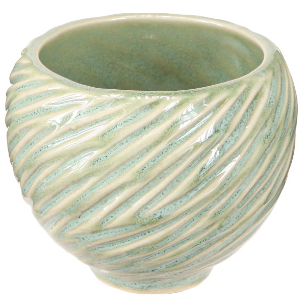 Runder Übertopf aus Keramik in Mintgrün mit spiralförmigem Rillenmuster und glänzender Glasur.