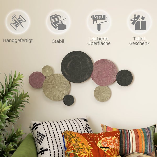 Wohnzimmerdekoration mit Wandbild aus geflochtenen runden Elementen, Symbole weisen auf Handarbeit, Stabilität, lackierte Oberfläche und Eignung als Geschenk hin